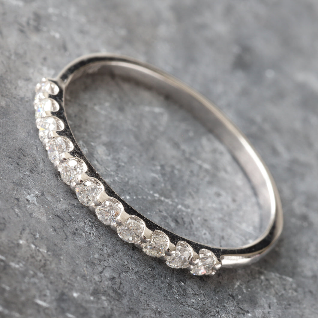 0.22ctw Eleven Stone Shared Prongs Diamond Band
