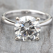 Load image into Gallery viewer, 3.05ctw Round Brilliant Cut Lab Created Diamond Solitaire 18kt

