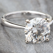 Load image into Gallery viewer, 3.05ctw Round Brilliant Cut Lab Created Diamond Solitaire 18kt
