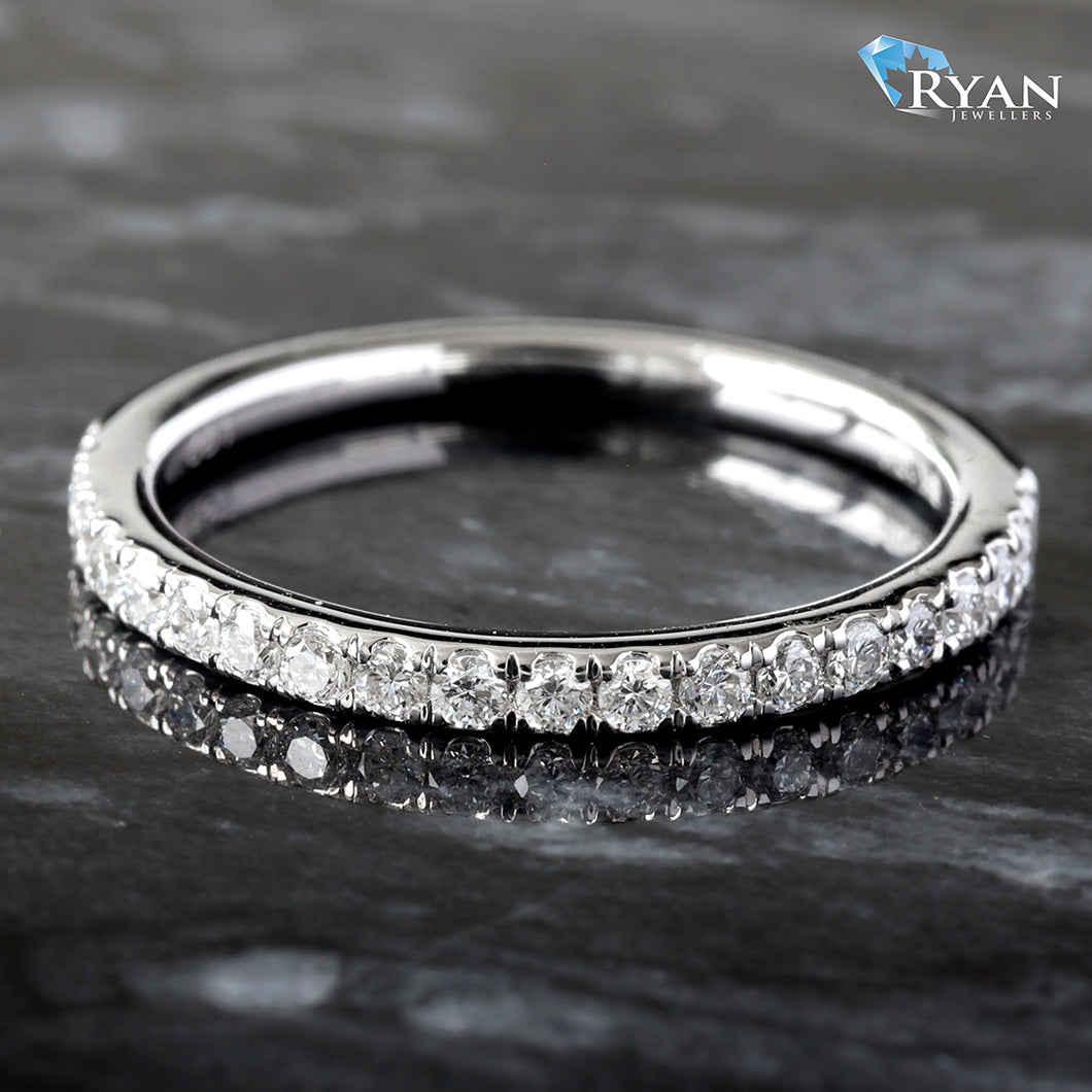 LAB RING GW 10K 0.25CTW DIAMOND PRONG SET 13 STONE DIAMOND BAND