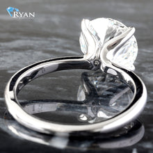 Load image into Gallery viewer, 3.01ct Brilliant Cut Solitaire Ring
