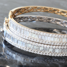 Load image into Gallery viewer, 5.65ctw Three Row Baguette Center Round Sides Hinge Bangle
