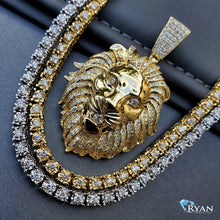 Load image into Gallery viewer, 1.65ctw Diamond Lion Head with Iced Out Mane &amp; Solitaire Eyes &amp; Mouth
