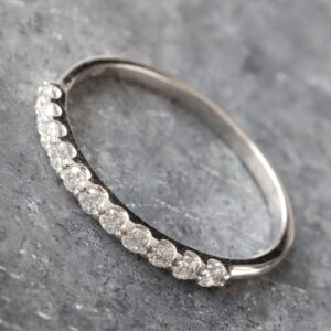 0.22ctw Eleven Stone Shared Prongs Diamond Band