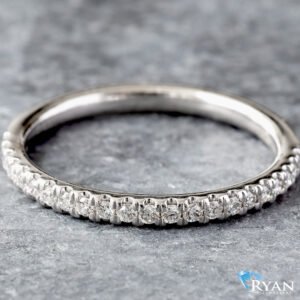 0.15ctw 22 Round Diamond Shared Prongs Band