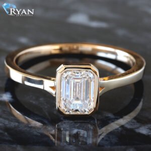 1.00ct Bezel Set Emerald Solitaire Slight Split Square Edge Shoulders Ring