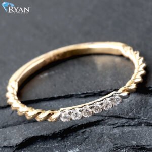 0.07ctw  Pave Bar with Twisted Rope Shoulders