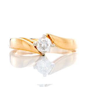 0.20CTW Natural Round Solitaire 4 Prong Wave Shaped Cross Design