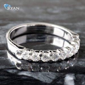 0.50CTW LAB 9 Diamond Shared Prong Band